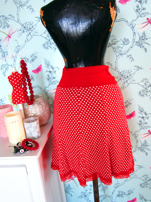 Sukénka red&dots — foto 4