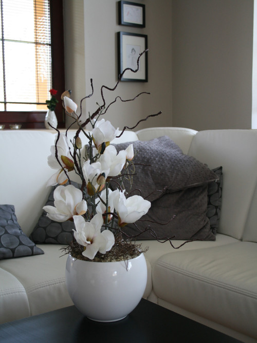 Bílá koule s magnoliemi — foto 2