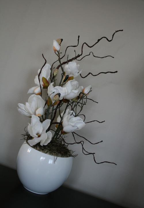 Bílá koule s magnoliemi — foto 3