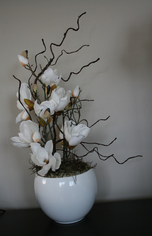 Bílá koule s magnoliemi — foto 5