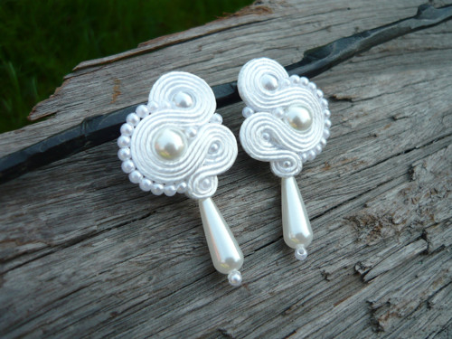 Soutache náušnice Svatební bílé perličkové — foto 2