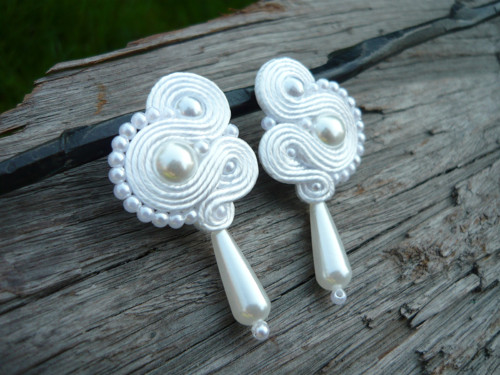 Soutache náušnice Svatební bílé perličkové — foto 3