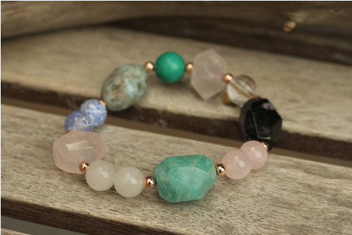 Boho náramok z minerálov amazonit, čaroit, larimar — foto 2