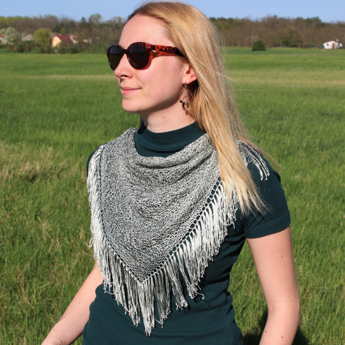 Svetlo zelená šatka so strapcami — foto 2