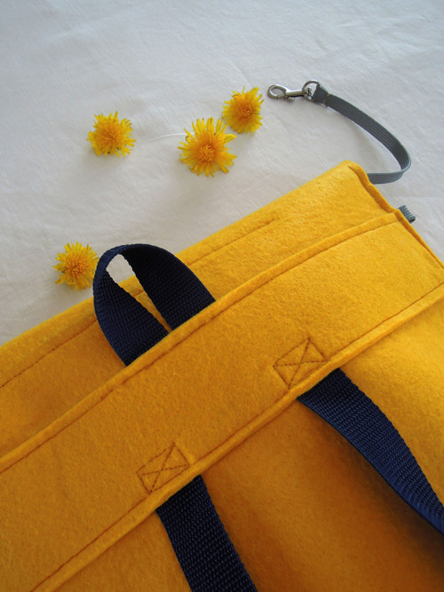 Yellow backpack — foto 5