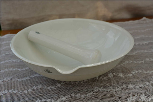 Porcelánová miska (hmoždíř) s tloukem — foto 3