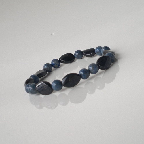 Náramek - antofylit a lapis lazuli tmavší — foto 2
