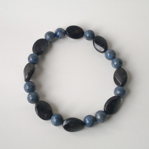 Náramek - antofylit a lapis lazuli tmavší — foto 3