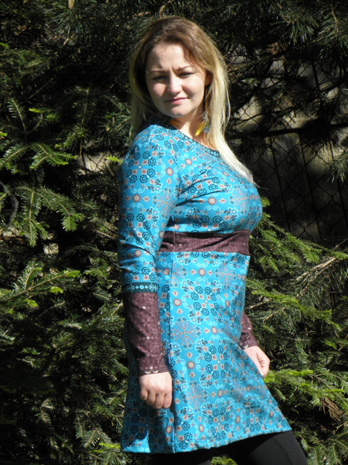 Šaty s ornamenty — foto 3