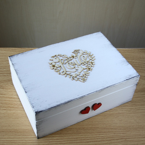 Svatební krabička s vyřezávaným srdcem — foto 4