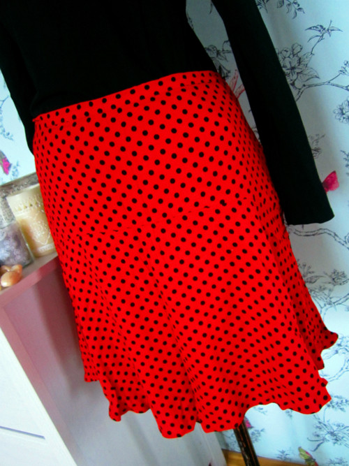 Sukýnka red&black&dots — foto 2