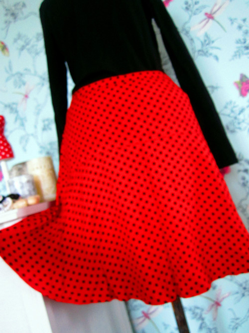 Sukýnka red&black&dots — foto 4