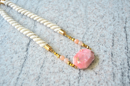 Náhrdelník GOLD BEADS PINK OPAL — foto 2