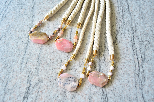 Náhrdelník GOLD BEADS PINK OPAL — foto 4