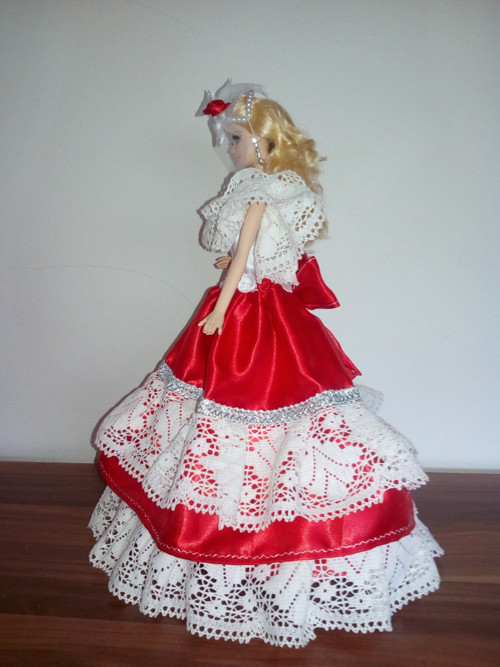 Výprodej -Červenobílé šaty pro Barbie — foto 2