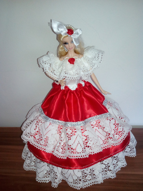 Výprodej -Červenobílé šaty pro Barbie — foto 3