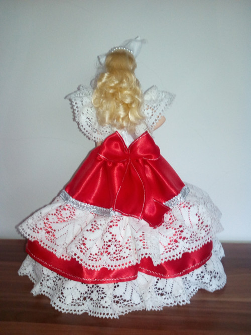 Výprodej -Červenobílé šaty pro Barbie — foto 4