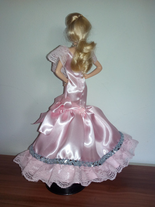 Růžové šaty pro Barbie — foto 2