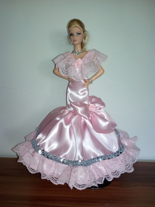 Růžové šaty pro Barbie — foto 3