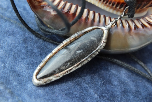 ORTHOCERAS - cínovaný přívěsek — foto 3