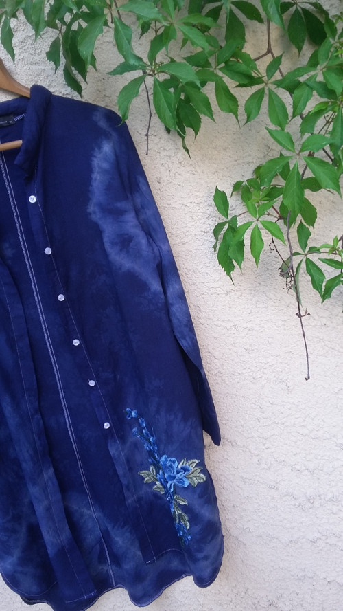 Batikovaný kaftan s květy — foto 4