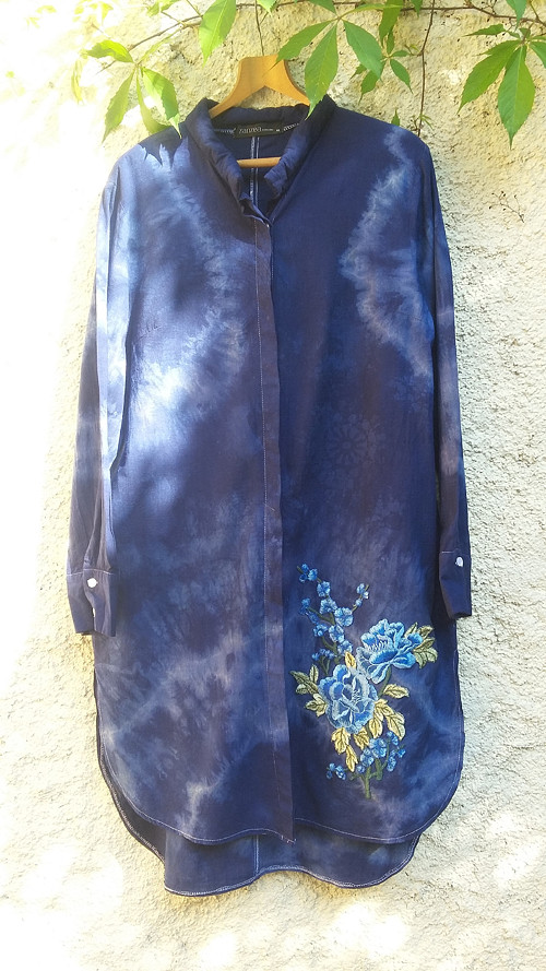 Batikovaný kaftan s květy — foto 5