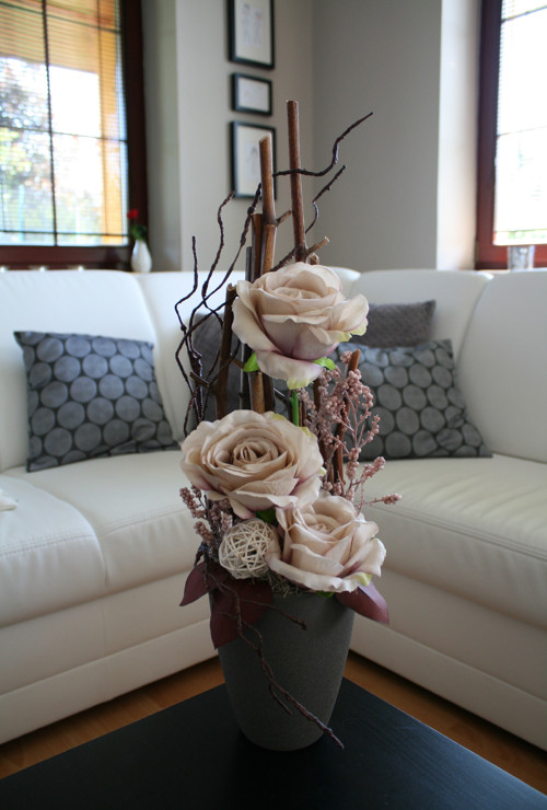 Keramika s hnědými růžemi a bobulkami — foto 3