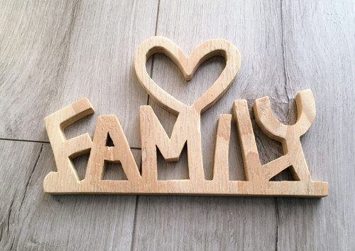 Nápis FAMILY — foto 2
