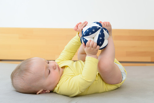 Montessori úchopová loptička - s modrotiskom — foto 2