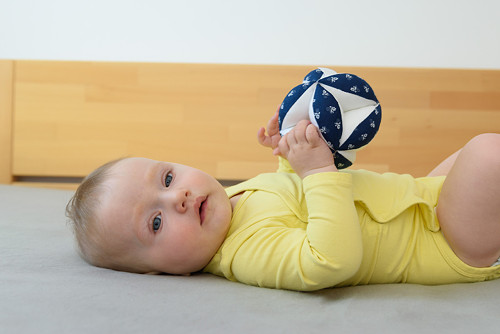 Montessori úchopová loptička - s modrotiskom — foto 3