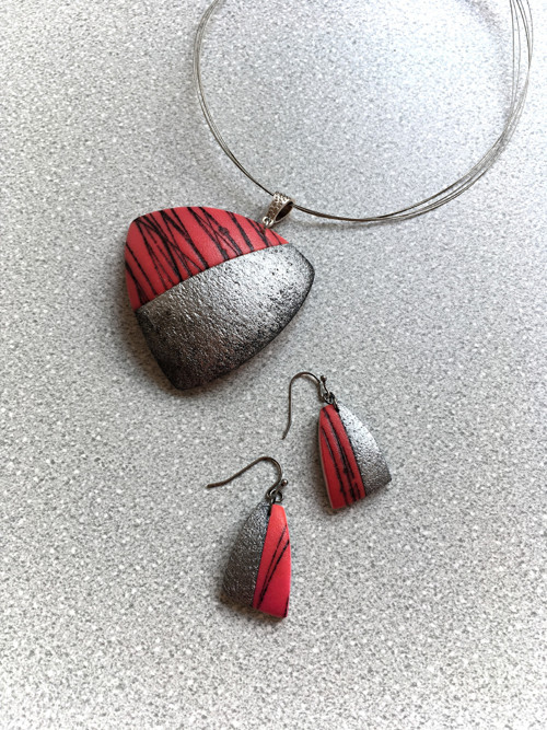 Red vs. metallic — foto 2