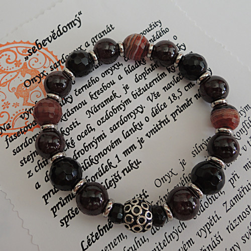 ...sebevědomý... Onyx, sardonyx a granát — foto 2