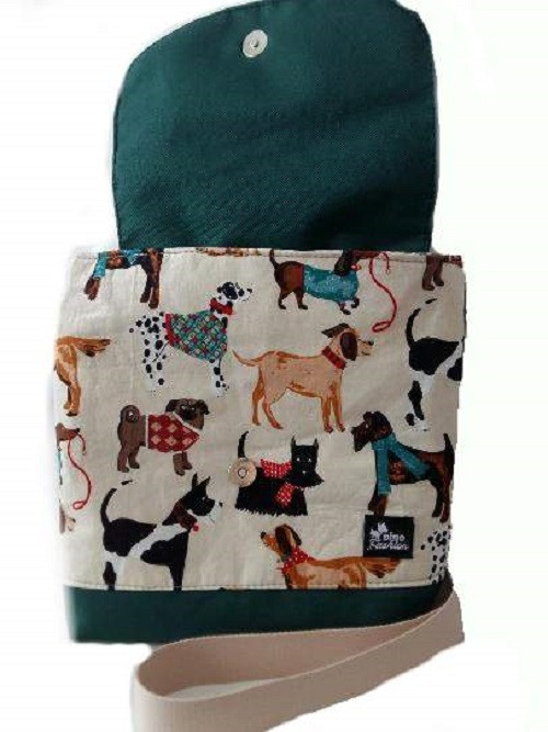 Taška flap crossbody Pejsci — foto 3