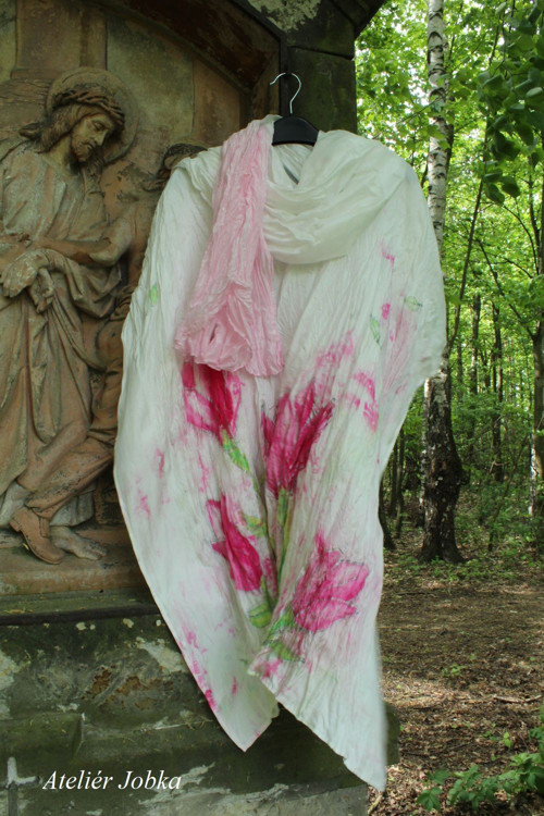 Hedvábné pončo šaty Magnólie — foto 6