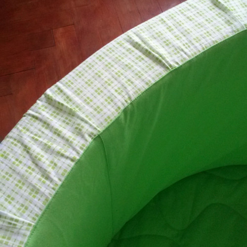 Molitanový bazének a skládací taburet — foto 3