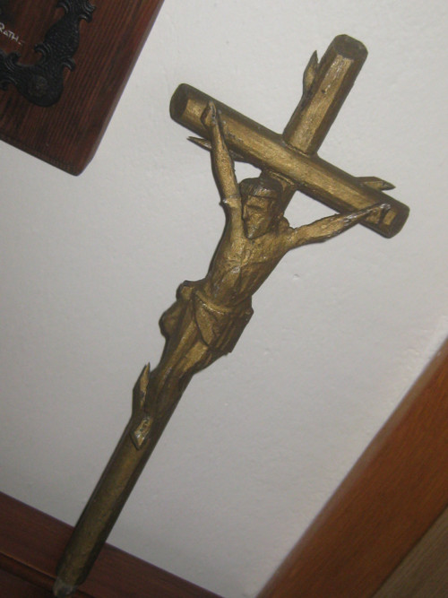 Starý dřevěný kříž - krucifix — foto 4