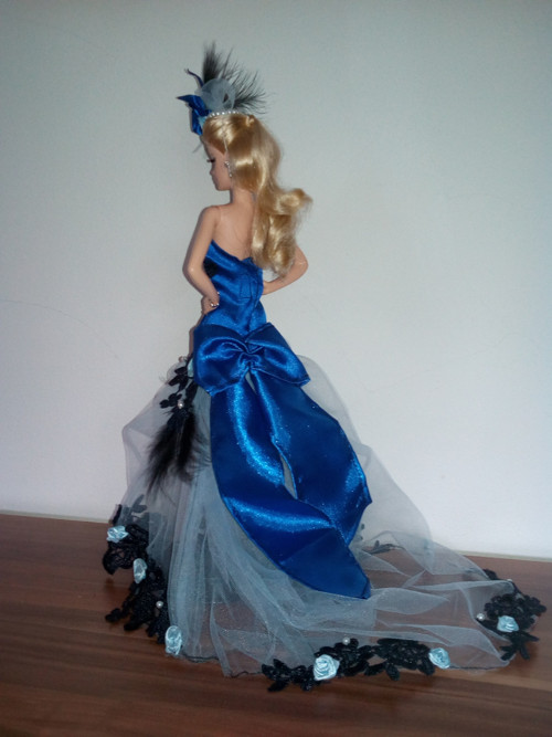 Modré večerní šaty pro Barbie — foto 2
