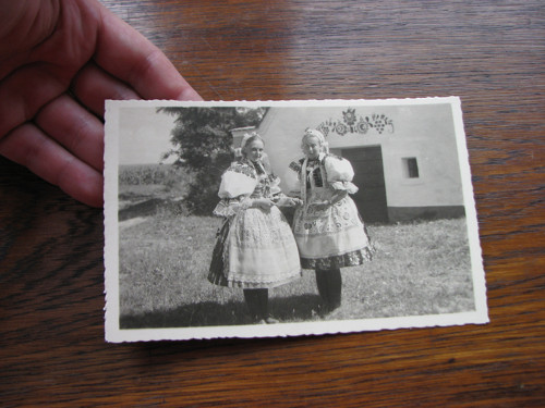Rohatec u Hodonína...pohlednice, kroje — foto 2