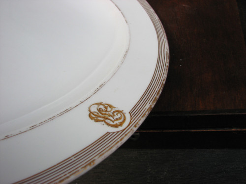 S monogramem...starožitný oválný tác — foto 2