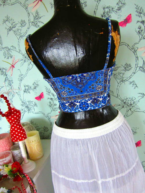 Crop top modrotisk — foto 3