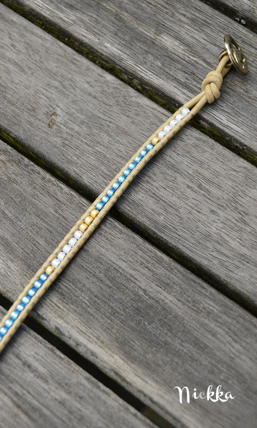 Modro-bílo-zlatý náramek — foto 3