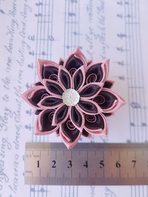 Brož kanzashi — foto 2