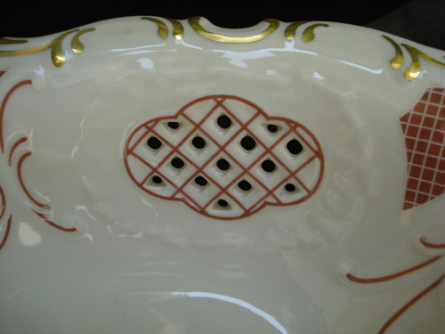 Prolamovaný košík z porcelánu — foto 2