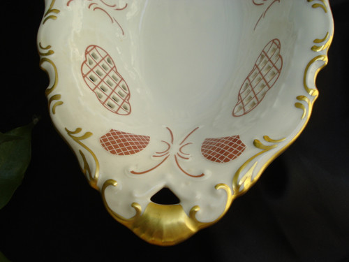 Prolamovaný košík z porcelánu — foto 3