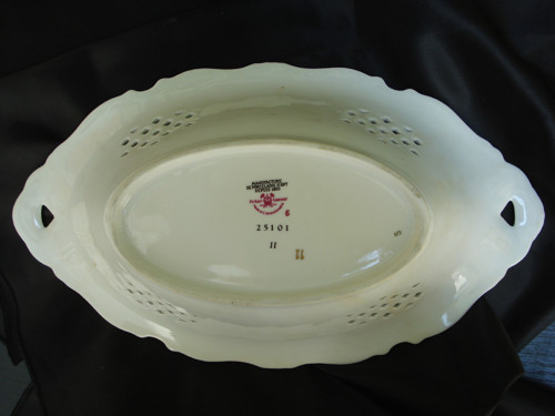 Prolamovaný košík z porcelánu — foto 6