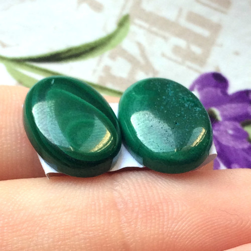 Malachit náušnicový pár/14x9x2 mm (ML04) — foto 3