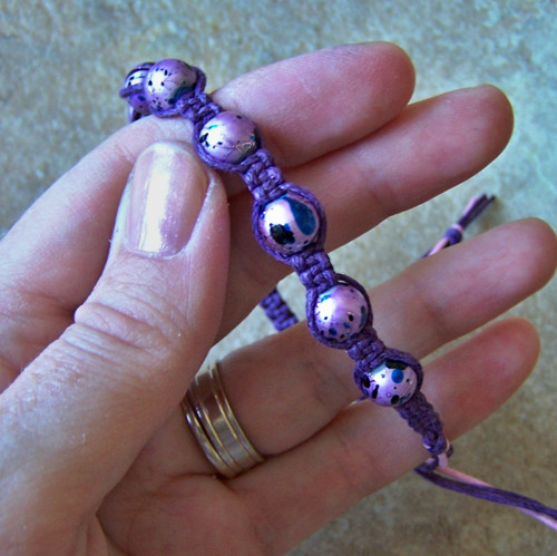 Náramek macramé/shamballa - fialový — foto 3