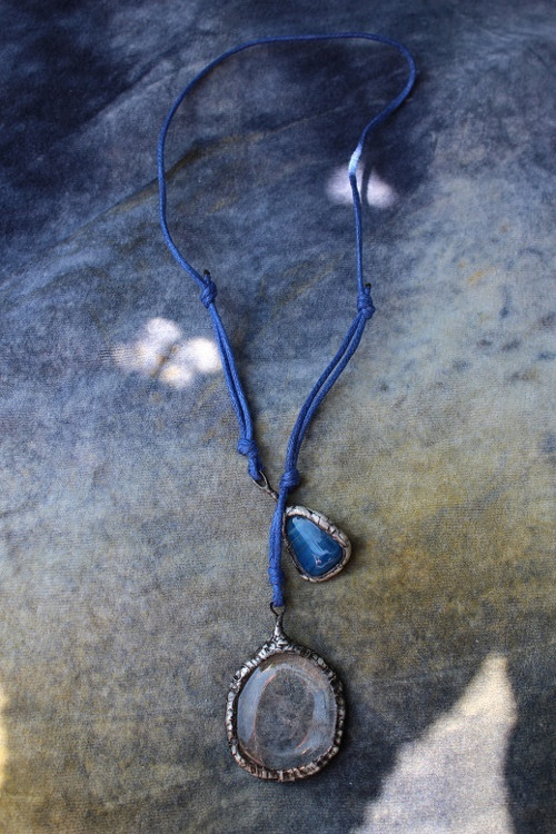 KŘIŠŤÁLOVÝ AMULET - cínovaný náhrdelník — foto 5