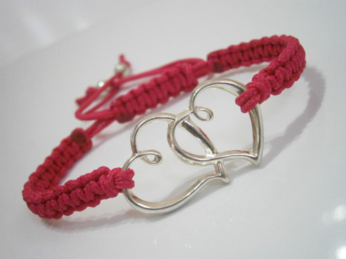 "Dvojsrdíčko" náramek - růžový (macramé) — foto 3