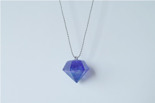 Náhrdelník "Resin" tvar diamant modrý — foto 3